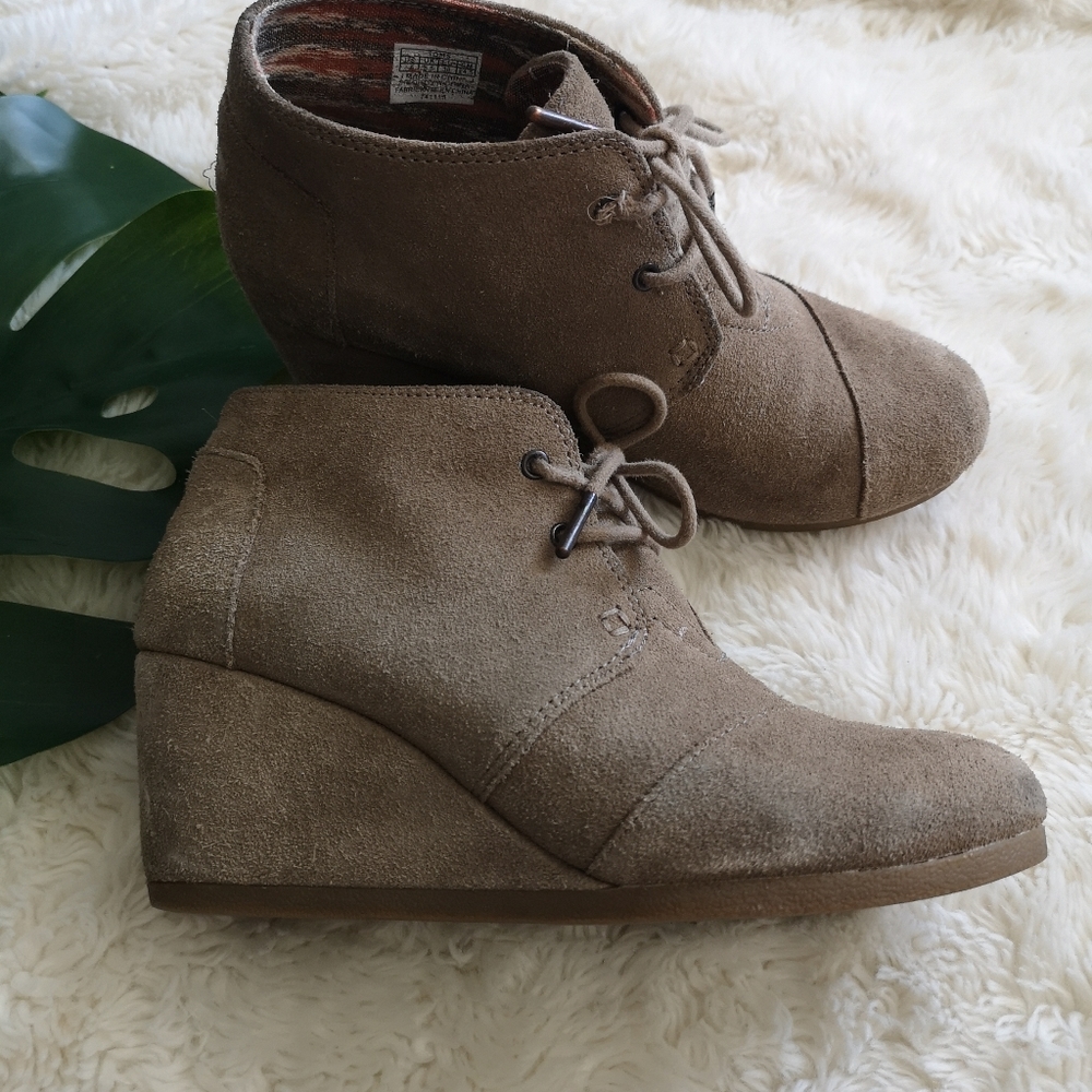 Toms suede wedges